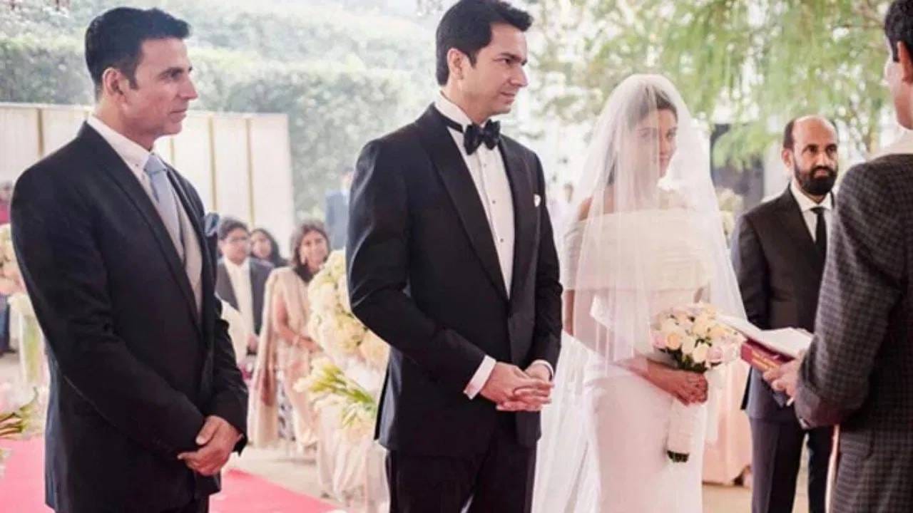 लोकप्रियतेच्या शिखरावर असताना असिनने अचानक फिल्म इंडस्ट्रीशी नातं तोडलं. 2016 साली बिझनेसमॅन राहुल शर्मासोबत लग्न केलं. 19 जानेवारीला असिनच्या लग्नाला 10 वर्ष पूर्ण झाली. 