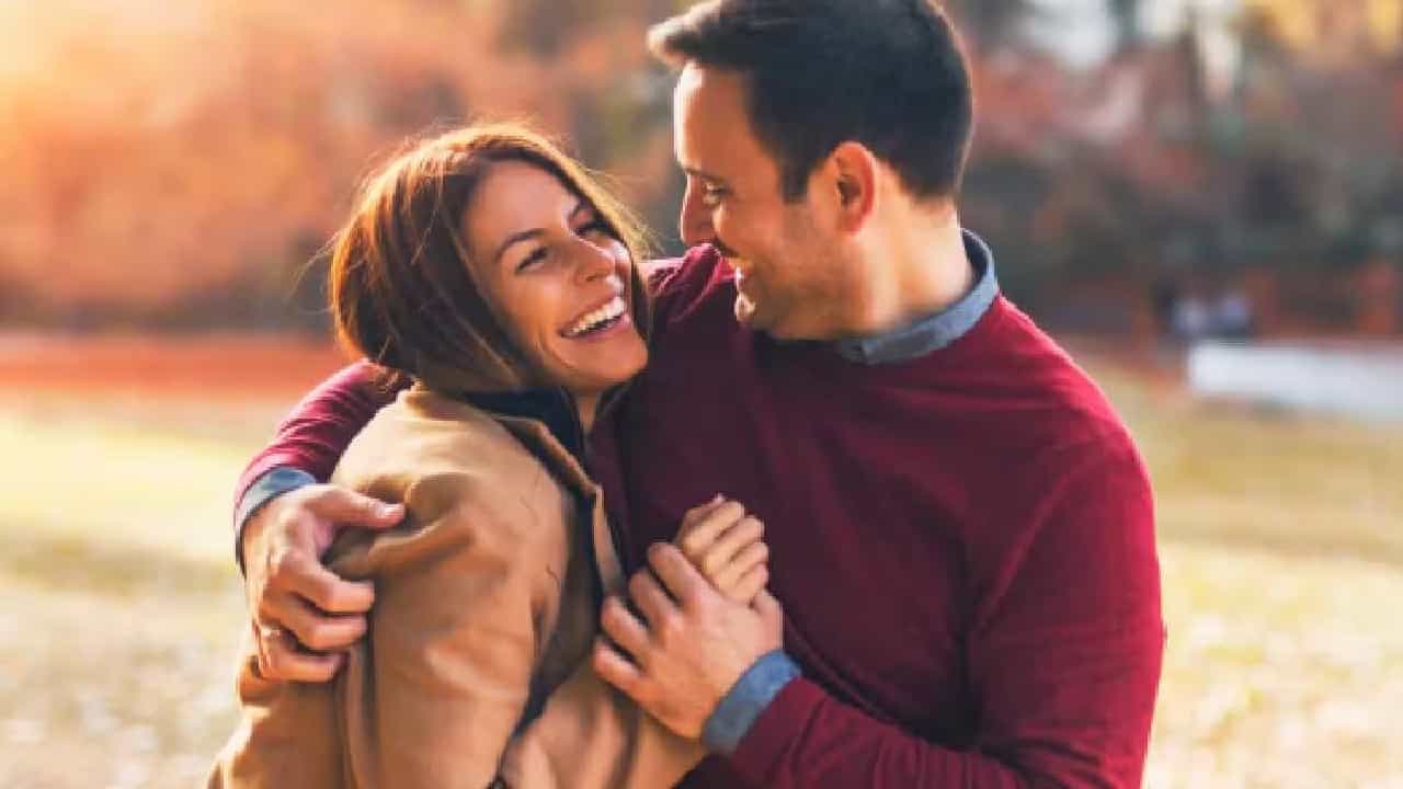 एखाद्या व्यक्तीचं नाव हे केवळ ओळखीचं साधन नसते त्यामागे त्या व्यक्तीचं व्यक्तिमत्त्व, स्वभाव आणि आयुष्याचा प्रवास दडलेला असतो असं ज्योतिषशास्त्रामध्ये म्हटलं जातं.