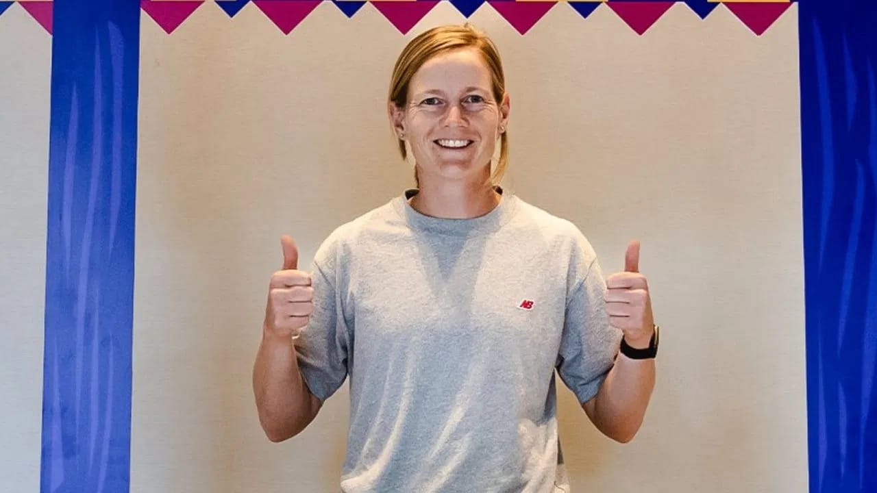 यूपी वॉरियर्सने ऑस्ट्रेलियाची दिग्गज फलंदाज आणि माजी कर्णधार मेग लेनिंग हीला कर्णधारपदाची जबाबदारी दिली आहे. मेगने आतापर्यंत दिल्ली कॅपिट्ल्सचं नेतृत्व केलं आहे. आता मेग यूपीचं नेतृत्व करणार आहे. (Photo: UP Warriorz)