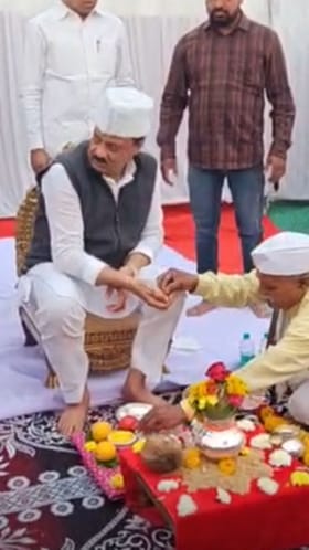 अजितदादांनी नाकारली बजरंग सोनवणेंची दक्षिणा! व्हिडिओ व्हायरल.