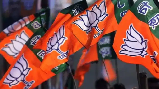 भाजपाची सर्वात मोठी कारवाई, बड्या नेत्यासह 32 जणांची पक्षातून हकालपट्टी, ऐन निवडणुकीत खळबळ