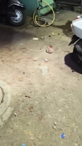 पराभूत उमेदवाराच्या घरावर दगडफेक.