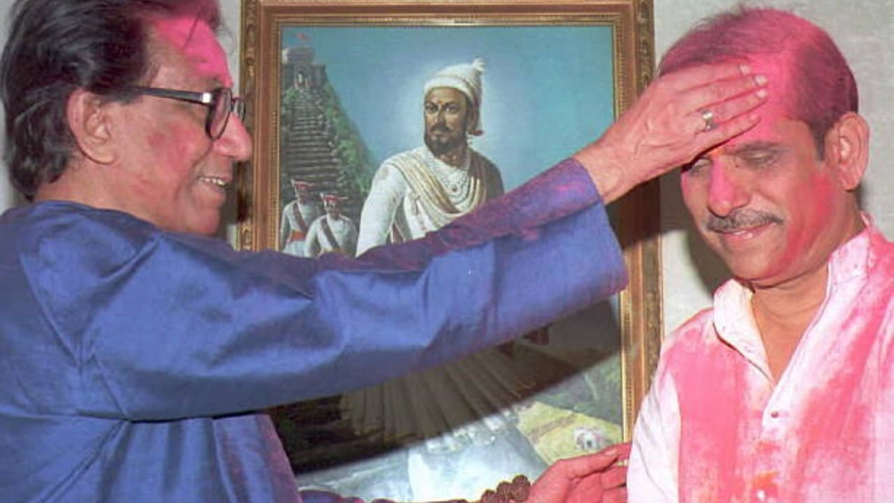 त्यावेळी लोक म्हणायचे की या सरकारचा रिमोट कंट्रोल मातोश्रीवर म्हणजेच बाळासाहेब ठाकरेंच्या निवासस्थानी आहे. याचा अर्थ असा होता की, सरकारचे महत्त्वाचे निर्णय हे बाळासाहेबांच्या सल्ल्यानेच घेतले जायचे. देशातील मोठे नेते आणि पंतप्रधान देखील त्यांना भेटायला स्वतः मातोश्रीवर येत असतं.