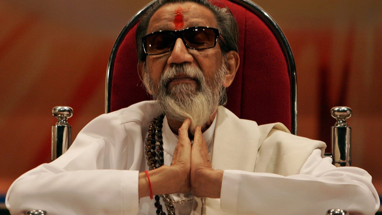 सुरुवातीच्या काळात त्यांनी मराठी माणसाला न्याय हा मुद्दा लावून धरला. यानंतर बघता बघता मुंबई आणि आजूबाजूच्या परिसरातील तरुण त्यांच्याशी जोडले गेले. बाळासाहेबांचे व्यक्तिमत्व इतके प्रभावी होते की, त्यांच्या एका हाकेवर संपूर्ण मुंबई ठप्प होत असे.