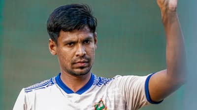 Mustafizur Rahman याला आयपीएलमधील हकालपट्टी जिव्हारी,कारवाईनंतर खचला, सहकारी खेळाडूने सांगितलं काय झालं ते