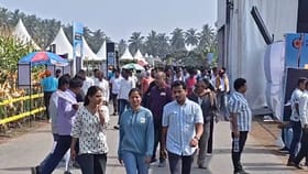 बारामती मधील कृषी प्रदर्शन, शेतकर्‍यांची उसळली मोठी गर्दी.