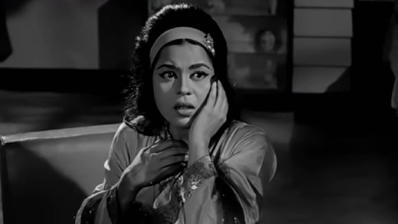 किशोर कुमार यांचा मधुर आवाज अनेक दशकांपासून लोकांच्या कानावर पडत आहे आणि प्रत्येक वयाचे लोक त्यांची गाणी ऐकतात. संगीत जगतावर दशकांपर्यंत वर्चस्व गाजवल्यावर त्यांनी जगाला रामराम केला. पण त्यांच्या निधनानंतरही अनेक वर्षांनंतर आजही त्यांचे एक गाणे यूट्यूबवर ट्रेंड होत आहे, ज्याने म्युझिक इंडस्ट्रीतील अनेक रेकॉर्ड तोडले आहेत.