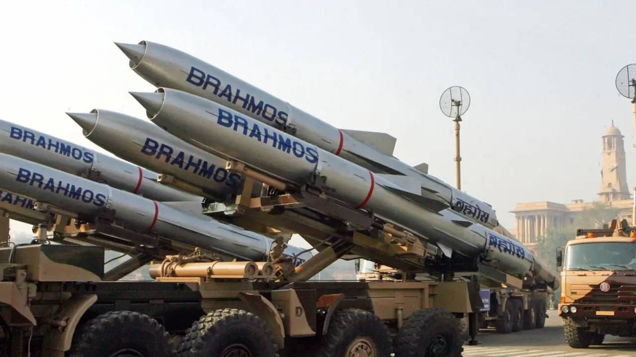 BrahMos-II : ब्रह्मोस 2 ला रोखणं पुढची 10 वर्ष चीन-पाकिस्तानच्या बसची बात नाही! काय आहेत कारणं? BrahMos-II : ब्रह्मोस 2 ला रोखणं पुढची 10 वर्ष चीन-पाकिस्तानच्या बसची बात नाही! काय आहेत कारणं?