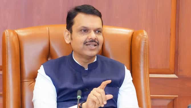 सावकरांना विरोध अमान्यच... देवेंद्र फडणवीस यांनी एका वाक्यात संपवला विषय