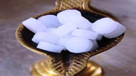 शुद्ध कापूर कसा ओळखायचा? जाणून घ्या या पाच सोप्या ट्रीक.