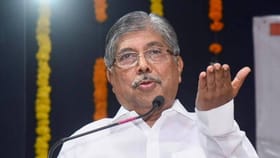 Chandrakant Patil: वेळ आणि पैसा कशाला वाया घालवता? अर्ज मागे घ्या....