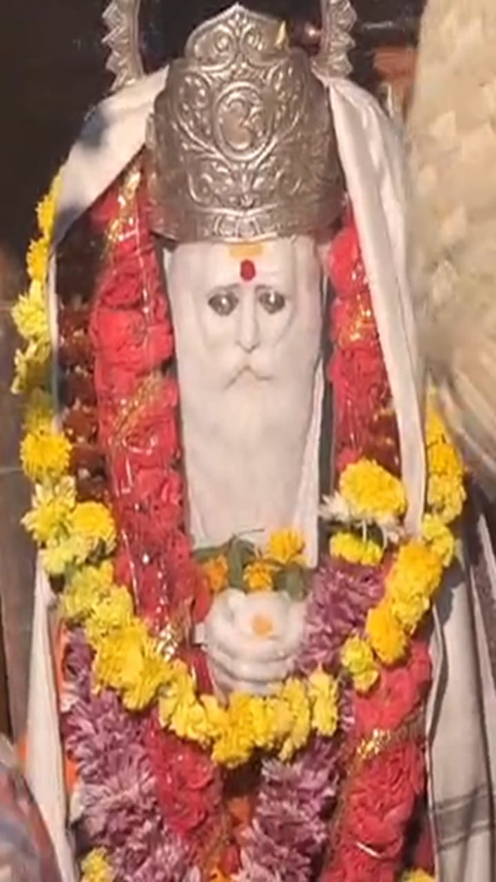 Chandrapur : धाब्यातील यात्रा महोत्सवात हजारोंची गर्दी