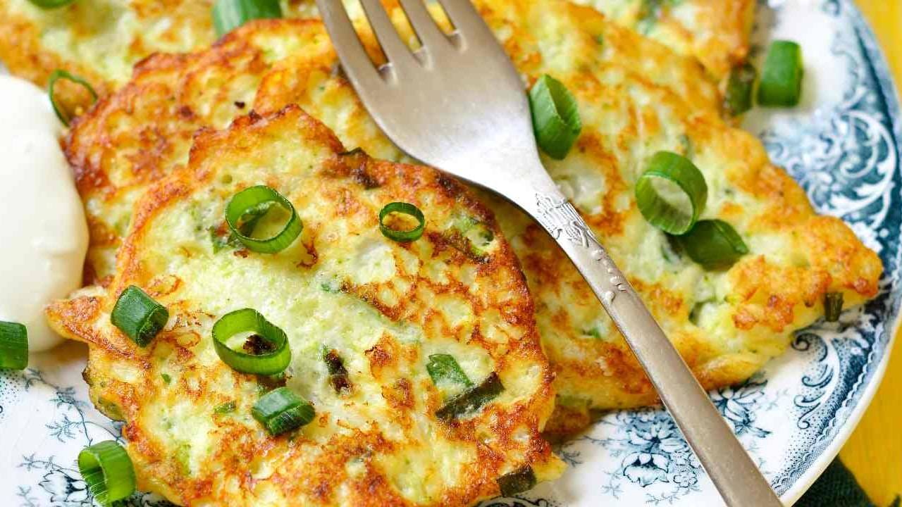 दलिया खाल्ल्याने साखर नियंत्रत राहते. आपण दलियाचा चिला तयार करून खाऊ शकता. चिला हा फायदेशीर ठरतो. शिवाय वाढलेले वजन कमी करण्यासही मदत करो. 