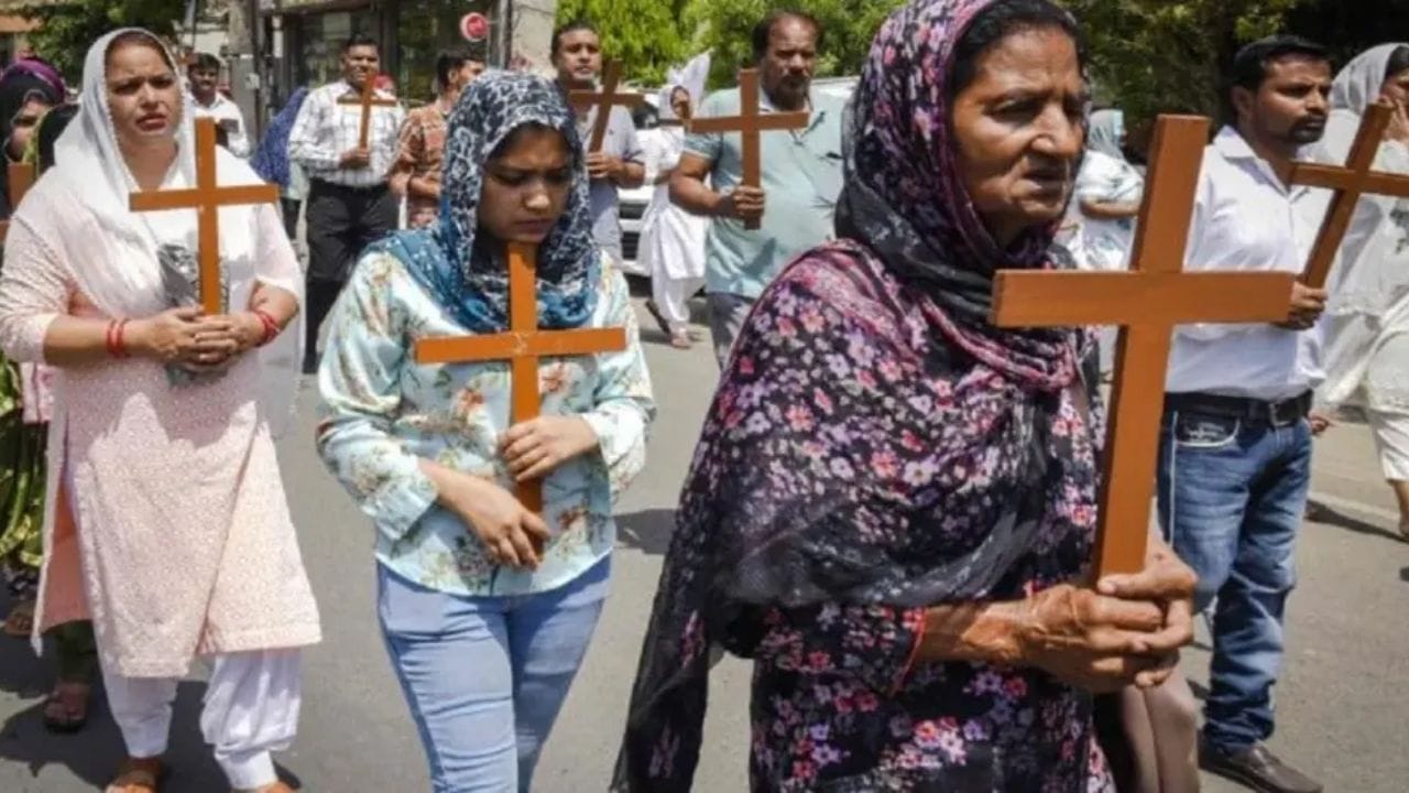 भारतातील एकूण प्रमाण: भारताच्या एकूण लोकसंख्येत ख्रिश्चन धर्माचे प्रमाण साधारणपणे 2.3% इतके आहे. हिंदू आणि इस्लाम नंतर ख्रिश्चन हा भारतातील तिसरा सर्वात मोठा धर्म आहे.