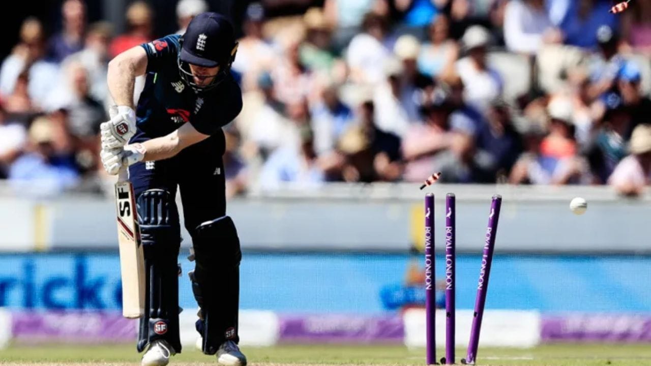 चार स्टंप का नाहीत? : जर स्टंपची संख्या चार केली असती, तर विकेटची रुंदी खूप वाढली असती. अशा स्थितीत फलंदाजाला बाद करणे खूप सोपे झाले असते, म्हणून खेळाच्या दृष्टीने तीन स्टंपची रचना सर्वात योग्य आणि संतुलित मानली जाते. 