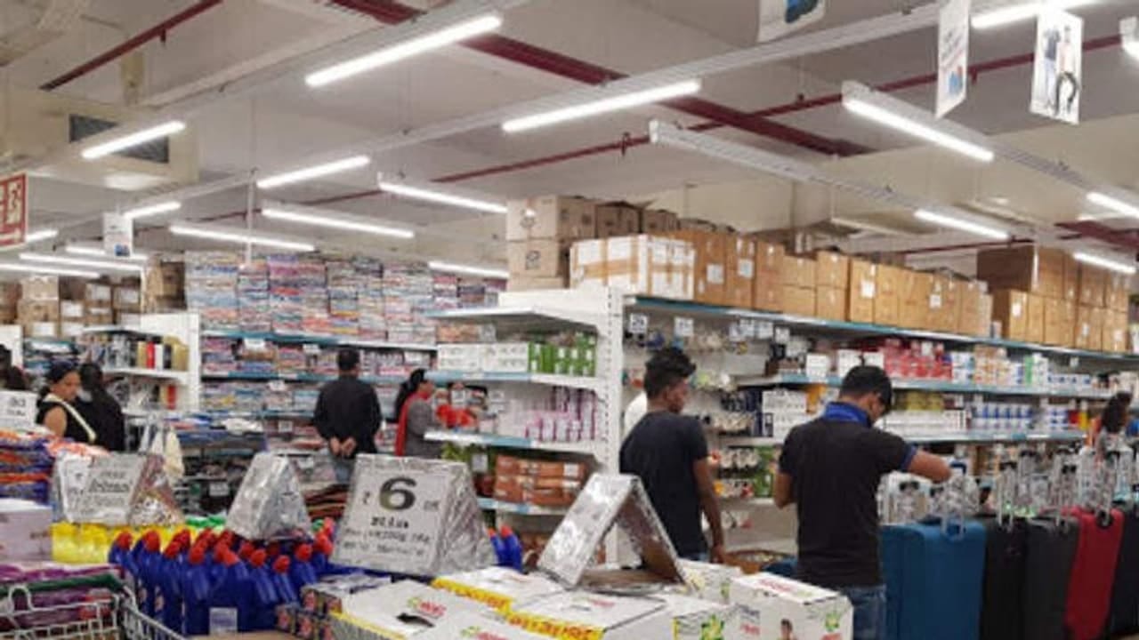 तर सर्वात जास्त पगार हा फायनान्शिअल ॲनालिस्ट करणाऱ्यांना असतो. ते वर्षाला 73 ते 82 लाख रुपये कमवू शकतात. 