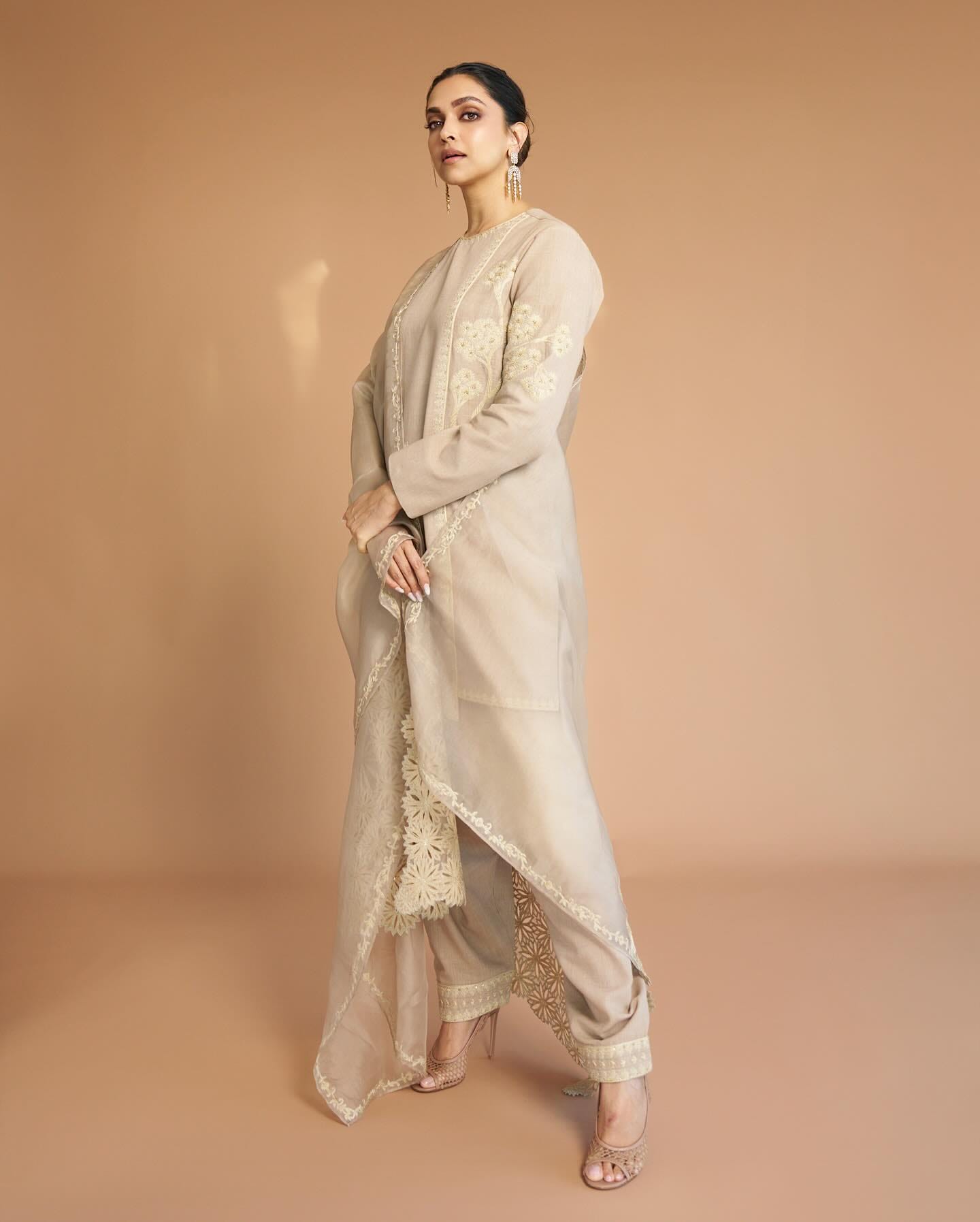 हा व्हिडिओ महिला सक्षमीकरणाला प्रोत्साहन देण्यासाठी बनवलेला. यात दीपिकाने म्हटलेलं की, मला आपल्या हिशोबाने आयुष्य जगायचं आहे. मला हवे तसे कपडे घालायचे आहेत. पुरुष असो किंवा स्त्री...कोणावर प्रेम करायचं हा माझा प्रश्न आहे असं तिने म्हटलेलं. 