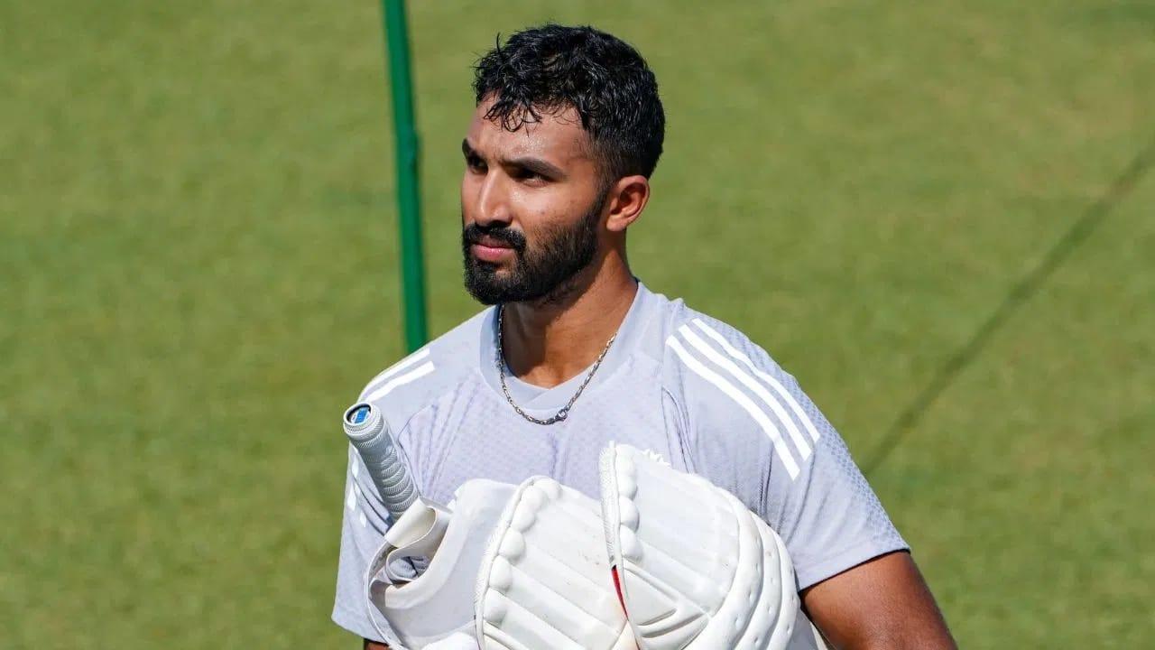 टीम इंडियात आधीच सलामीसाठी अनेक फलंदाज आहेत. रोहित शर्मा, शुबमन गिल आणि यशस्वी जैस्वाल हे त्रिकुट सलामीसाठी आहेत. त्यामुळे तिघे असताना देवदत्तला संधी मिळणं अशक्य आहे, असं म्हटलं तर चुकीचं ठरणार नाही. (Photo: PTI)