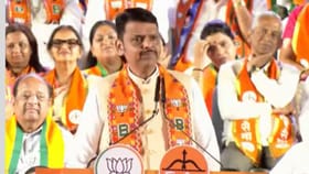 मराठी माणूस खतरे में है, मग 30 वर्ष तुम्ही..., फडणवीसांचा जोरदार टोला.