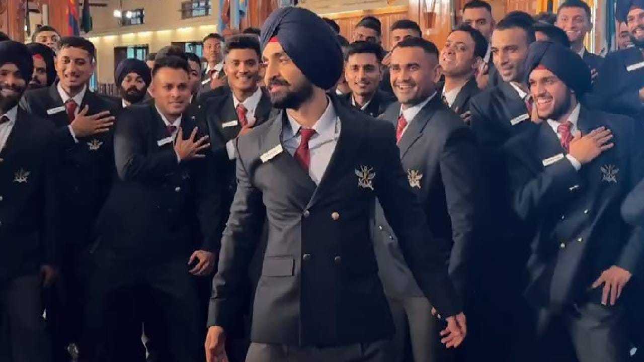 प्रसिद्ध पंजाबी गायक आणि अभिनेता दिलजित दोसांझ या चित्रपटात फ्लाइंग ऑफिसर निर्मलजीत सिंह सेखों यांच्या भूमिकेत आहे. त्यासाठी त्याने चार ते पाच कोटी रुपये फी स्वीकारली आहे. दिलजीतची संगीत आणि अभिनयाची प्रतिभा या चित्रपटाला पंजाबसह देशभरात पोहोचवण्यास मदत करेल. 
