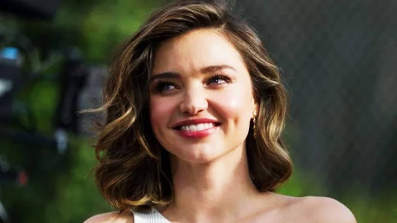 विशेष म्हणजे काहींच्या गालावर लहानपणी खळी दिसते. पण कालांतराने अशा लोकांच्या गालावरील अथवा हनुवटीवरील खळी नाहिशी होते. एकतर फॅट नष्ट झाल्याने अथवा फॅट वाढल्याने असा प्रकार घडण्याची शक्यता आहे. त्यामुळे ज्यांची खळी मोठी आणि खोल असते. ती आयुष्यभर टिकते. तर काहींची चरबी वाढल्याने नष्ट होण्याची शक्यता असते.  