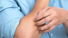 ड्राय स्किनपासून सुटका हवी आहे? घरच्या घरी करा हे बेस्ट उपाय.... ड्राय स्किनपासून सुटका हवी आहे? घरच्या घरी करा हे बेस्ट उपाय....