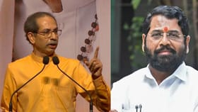 ठाकरेंना मोठा धक्का, ऐन निवडणुकीच्या धामधुमीत शिंदेंनी डाव साधला.