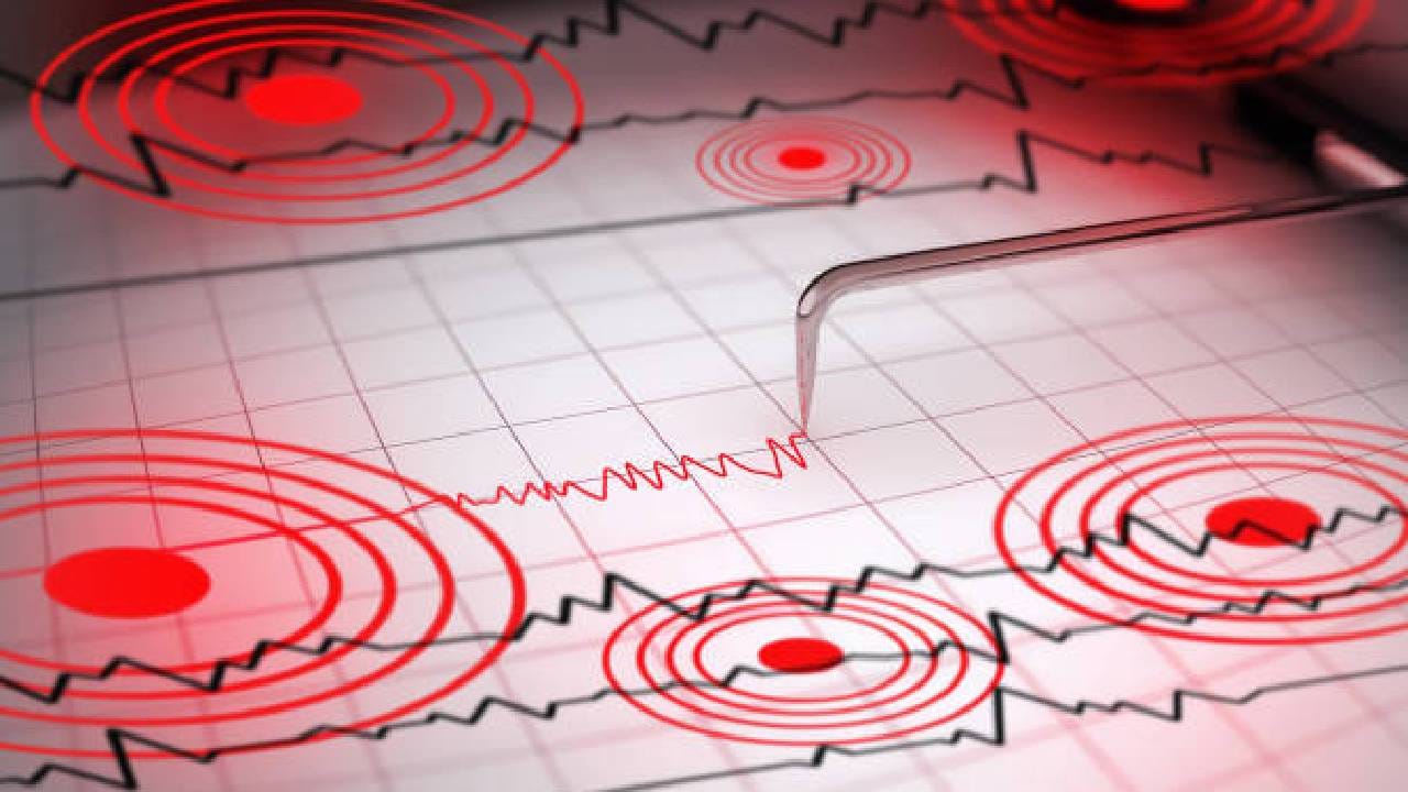 या भूकंपाच्या झटक्यानंतर नागरिकांमध्ये भीतीचे वातावरण बघायला मिळाले. गेल्या काही दिवसांपासून भूकंपाची झटके मोठ्या प्रमाणात जाणवत आहेत. 