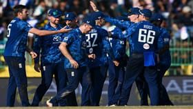 इंग्लंडचा मालिका विजय, श्रीलंकेचा फायनलमध्ये 53 धावांनी धुव्वा.