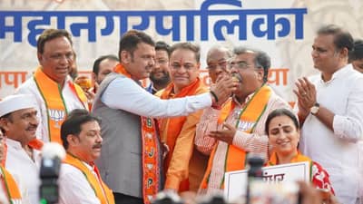 फडणवीस-चव्हाणांची चाणक्यानिती गेमचेंजर ठरली, महापालिकेत असं मिळवलं यश