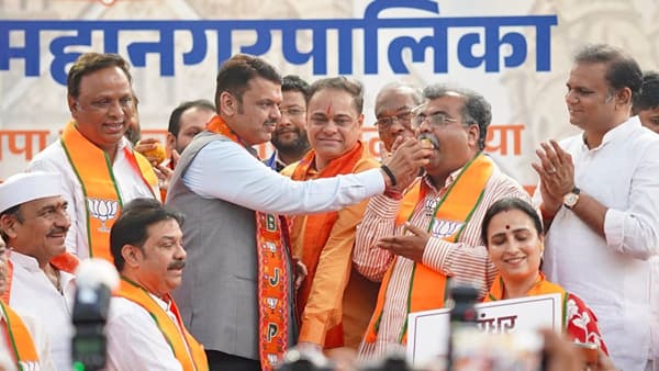 फडणवीस-चव्हाणांची चाणक्यानिती गेमचेंजर ठरली, महापालिकेत असं मिळवलं यश