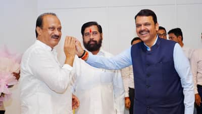 लाडकी बहीण योजनेचं श्रेय कुणाचं? शिंदे, फडणवीस की अजित दादा, मुख्यमंत्र्यांचं एका वाक्यात उत्तर