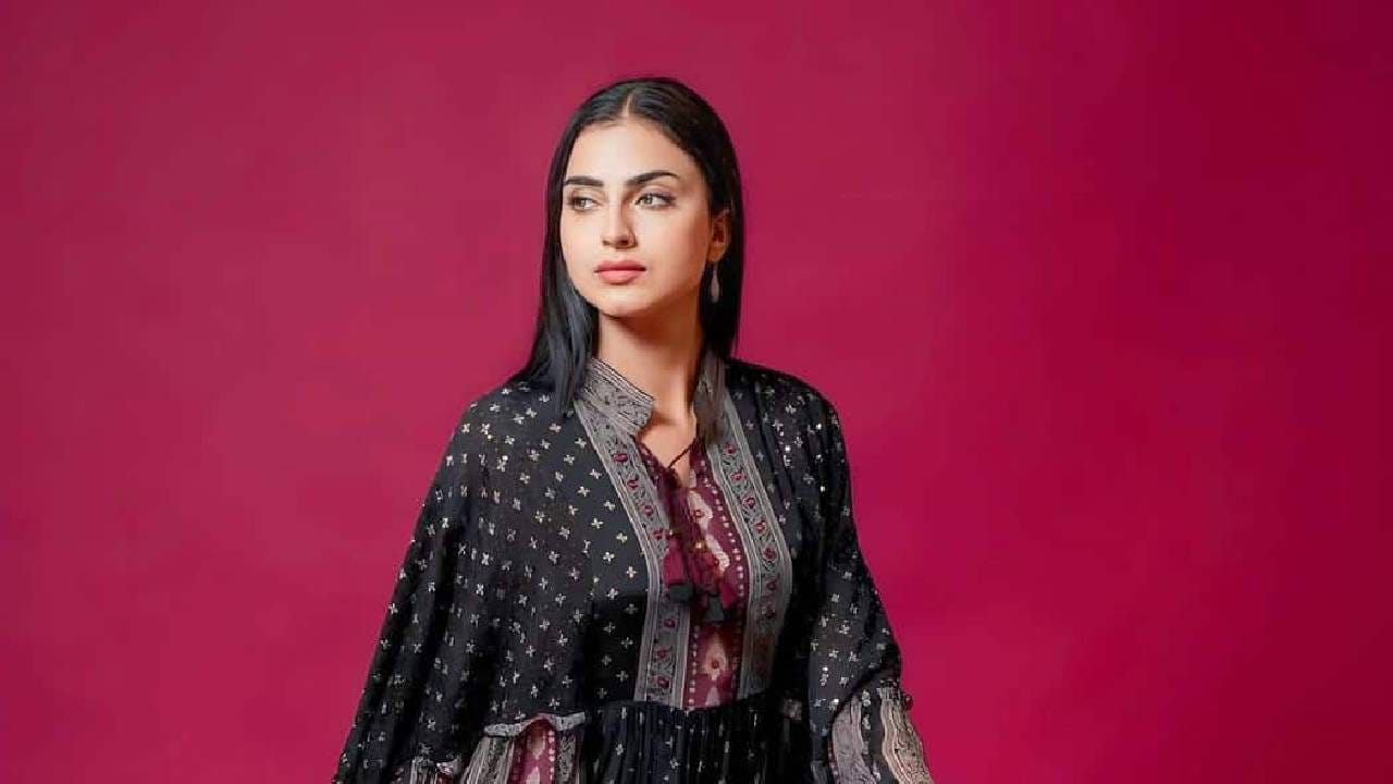 माझ्या आईचं लग्नसंस्थेवरूनच विश्वास उडाल्याचं तिने पुढे सांगितलं. घटस्फोटानंतर त्यांना कोणत्याच नात्यावर विश्वास उरलेला नाही, असं फरहाना म्हणाली. त्यानंतर तिनेही त्यांना कधी लग्नाविषयी परत विचारलं नाही. 
