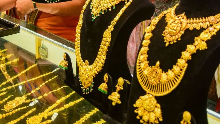 (टीप- वरच्या लेखात दिलेली माहिती ही प्राथमिक स्वरुपाची आहे. कुठेही प्रत्यक्ष वा अप्रत्यक्ष गुंतवणूक करायची असेल किंवा कोणताही आर्थिक निर्णय घ्यायचा असेल तर त्या-त्या क्षेत्रातील तज्ज्ञांचा सल्ला जरूर घ्या)