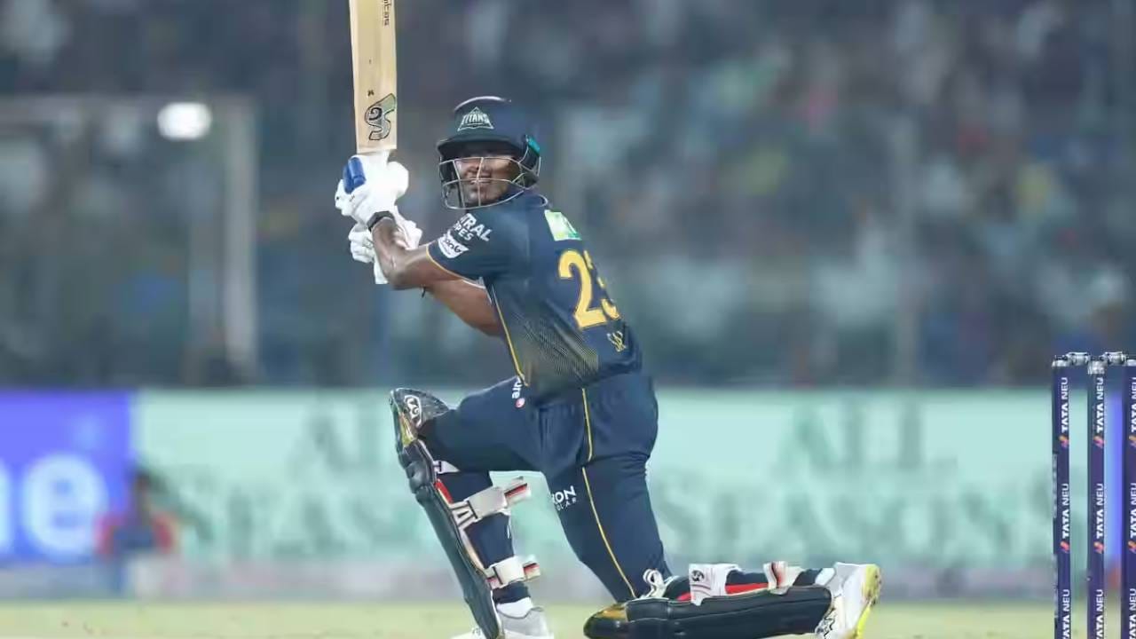 दुखापत झाल्यानंतर साई सुदर्शन उर्वरित विजय हजारे ट्रॉफी स्पर्धेतील सामन्यातून आऊट झाला आहे. सध्या तो बेंगळुरू येथील भारतीय क्रिकेट नियामक मंडळाच्या सेंटर ऑफ एक्सलन्स येथे उपचार घेत आहे. पण, दुखापत गंभीर नसल्याबद्दल संघाला दिलासा मिळाला आहे. (फोटो- बीसीसीआय/आयपीएल)