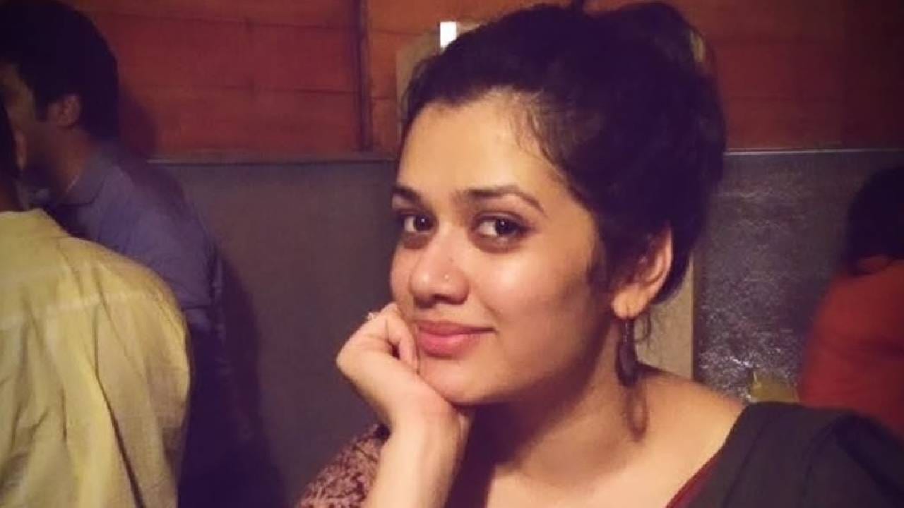 सोशल मीडियावर सतत काही ना काही ट्रेंड सुरूच असतात. सध्या इन्स्टाग्रामवर तुफान व्हायरल होणारा ट्रेंड म्हणजे 2016 मधील फोटो पोस्ट करण्याचा. दहा वर्षांपूर्वी आपण कसे होतो, हे दाखवणारा हा ट्रेंड आहे. या ट्रेंडअंतर्गत अनेक सेलिब्रिटींनी आपले जुने फोटो सोशल मीडियावर पोस्ट केले आहेत. 
