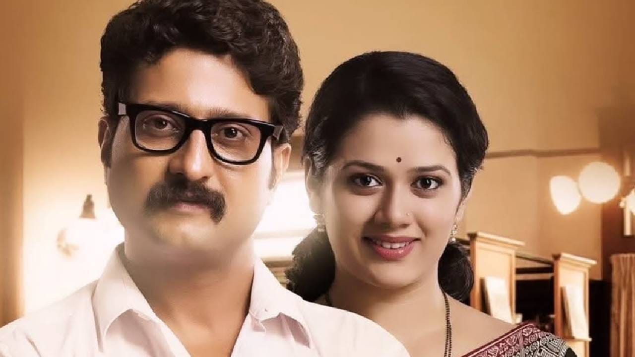 2016 हे वर्ष गिरीजासाठी तिच्या 'दोन स्पेशल' या नाटकामुळे खास ठरलं होतं. याचा उल्लेख तिने फोटोंच्या कॅप्शनमध्येही केला आहे. या नाटकात तिने जितेंद्र जोशीसोबत काम केलं होतं. त्याच्याच काही खास आठवणी तिने शेअर केल्या आहेत. 
