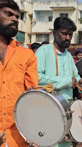 Pune : खेड तहसीलदारांच्या मनमानी कारभाराच्या विरोधात शेतकऱ्यांचे आंदोलन.