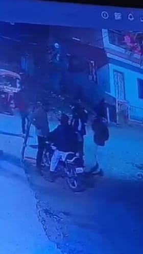 दुचाकीस्वरावर लाठ्या काट्याने हल्ला.