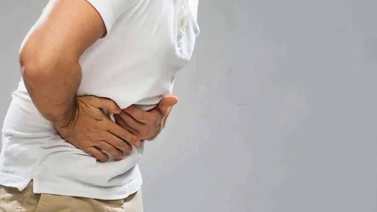 वाढलेले वजन कमी करण्यासाठी सर्वात महत्वाचे असते तुम्ही नाश्त्यामध्ये काय खाता. नाश्ता आणि सकाळी उठल्यानंतर निरोगी राहण्यासाठी खास पेय प्या. 