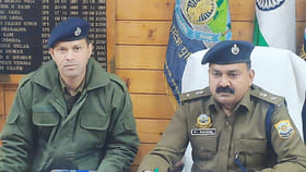 बुलाती है..मगर जाने का नहीं! थेट पोलिसांच्याच सूचना.या शहरात काय घडलं?.