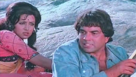 50 वर्षांपूर्वीचं गाणं, ज्यामध्ये विना चप्पल हेमा मालिनींनी केला डान्स.