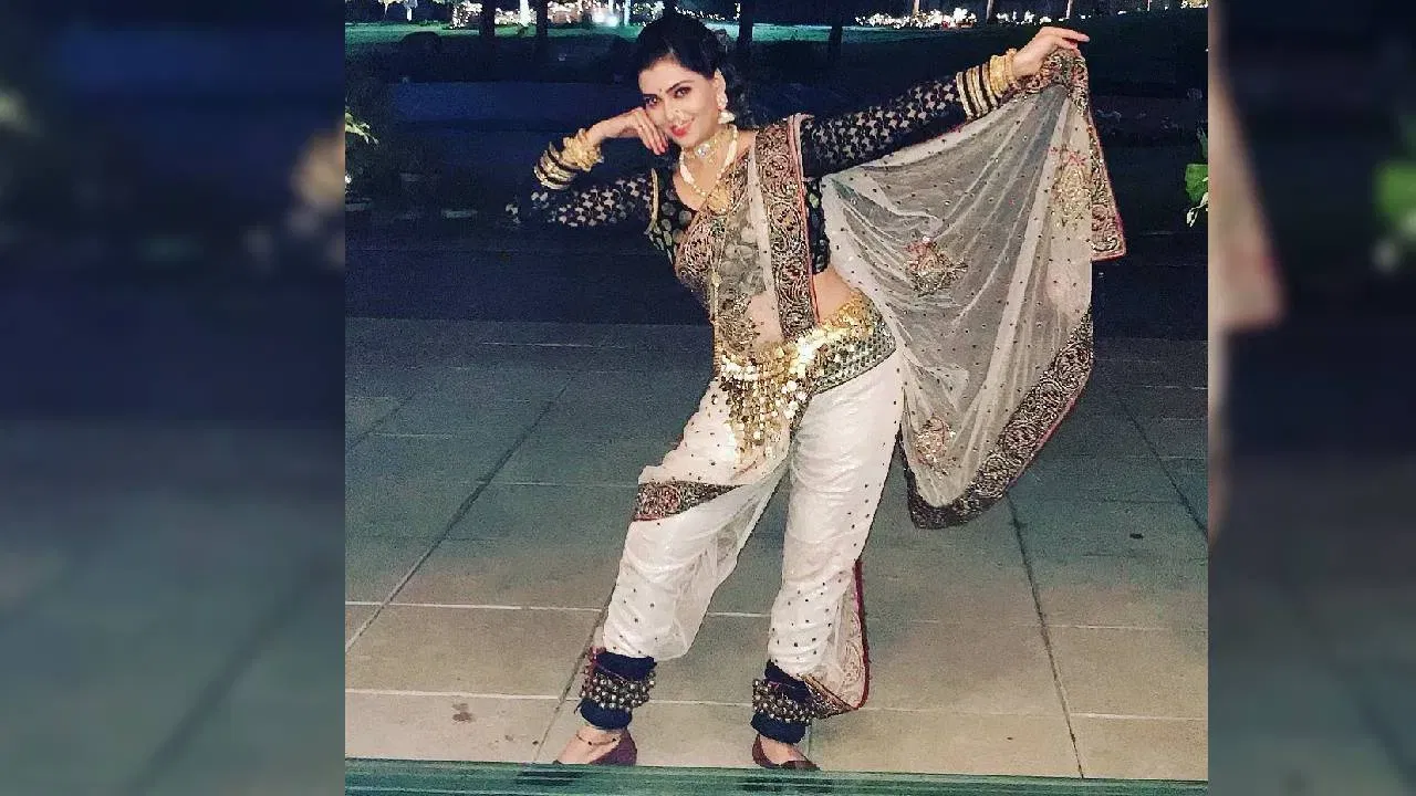 हे प्रकरण समोर आल्यानंतर अभिनेत्री अर्चना पाटकर यांनी स्पष्ट केले होते की, हेमलताचा त्यांच्या कुटुंबाशी गेल्या काही वर्षांपासून काहीही संबंध नाही. तसेच मुलाच्या घटस्फोटाची प्रक्रिया सुरू आहे.