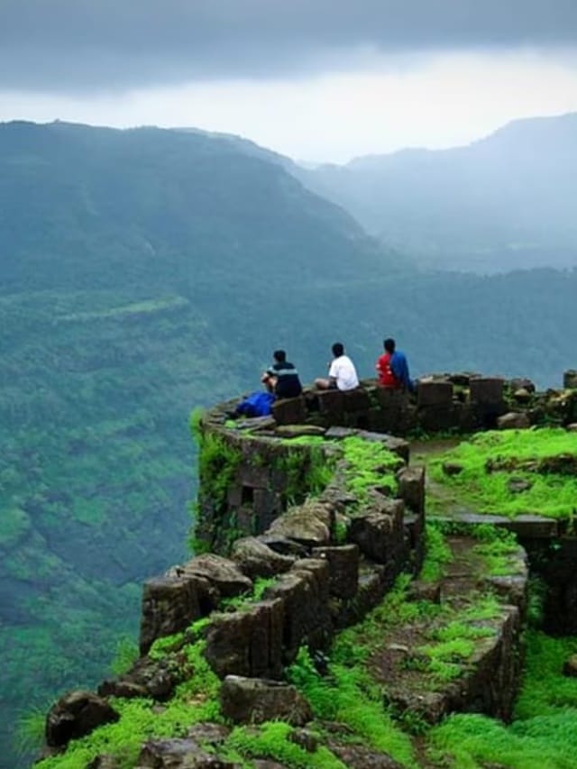 सोलापूरपासून 223 किमीवर आहे स्वर्गापेक्षाही सुंदर हिल स्टेशन