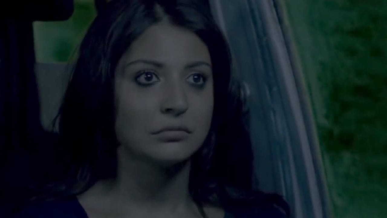 कथानकात अर्नब नावाचा तरुण एका जंगलातील घरात रुखसाना नावाच्या मुलीला साखळ्यांनी बांधलेल्या अवस्थेत पाहतो. तिची दया येऊन तो तिला सोडवतो, मात्र हळूहळू रुखसानाशी जोडलेले भयानक आणि धक्कादायक सत्य उलगडत जाते. त्यानंतर संपूर्ण कथेला गूढ आणि भीतीदायक वळण मिळते.