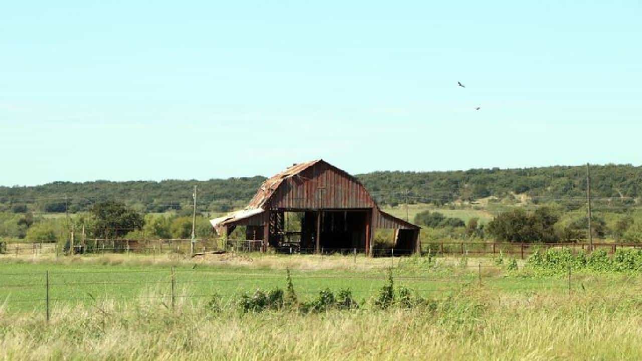 झोपडीत लिव्ह इन पार्टनरसोबत राहात होता, मध्यरात्री कोणी तरी झोपडीच पेटवली! काळीज पिळवटून टाकणारी घटना