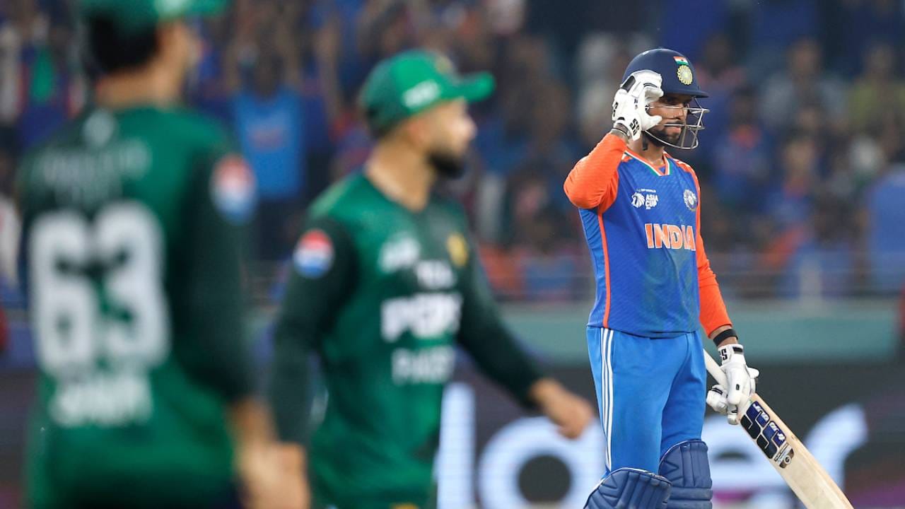 न्यूझीलंडविरुद्धच्या टी20  मालिकेत टीम इंडियाने सलग तीन विजय मिळवले. या विजयांसह टीम इंडियाने पाच सामन्यांच्या टी20 मालिकेत 3-0 ने आघाडी घेतली आणि मालिका खिशात टाकली. यासह टीम इंडियाने पाकिस्तान संघाच्या एका खास विक्रमाची बरोबरी केली आहे. (Photo- ACC)