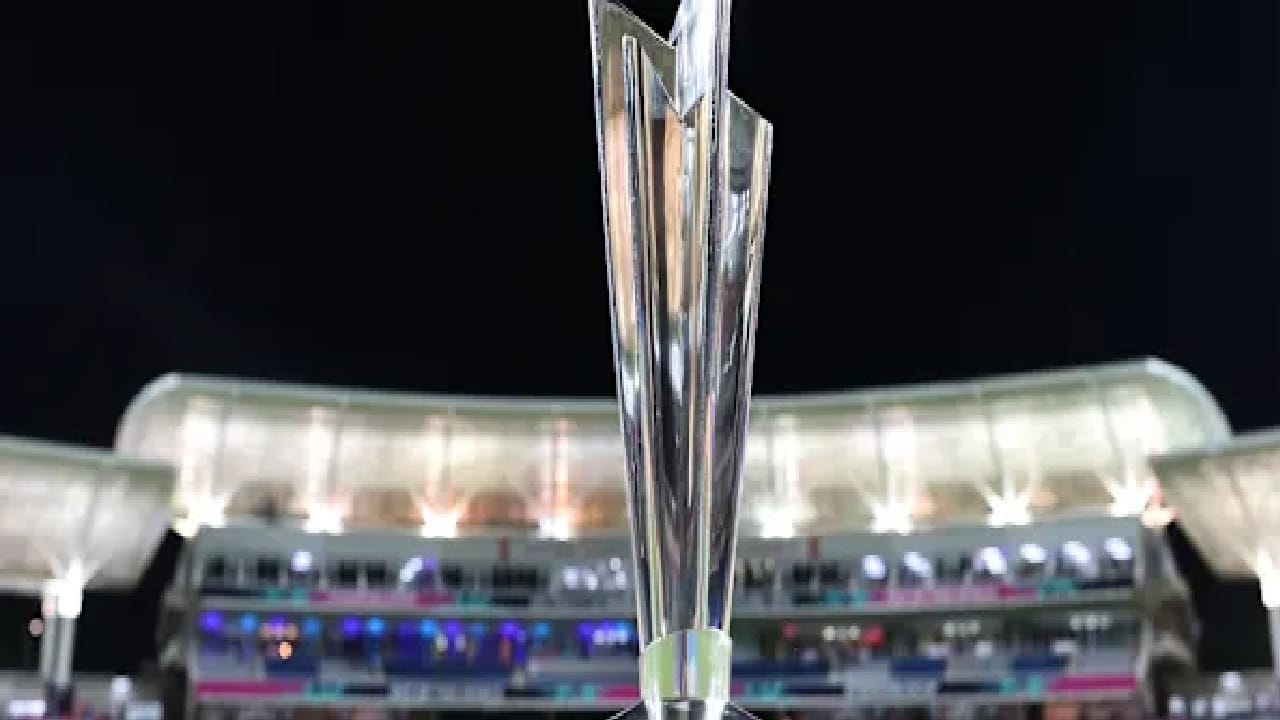 Retirement : टी 20i वर्ल्ड कपआधी स्टार खेळाडू तडकाफडकी निवृत्त, टीमला धक्का, कारण काय? Retirement : टी 20i वर्ल्ड कपआधी स्टार खेळाडू तडकाफडकी निवृत्त, टीमला धक्का, कारण काय?