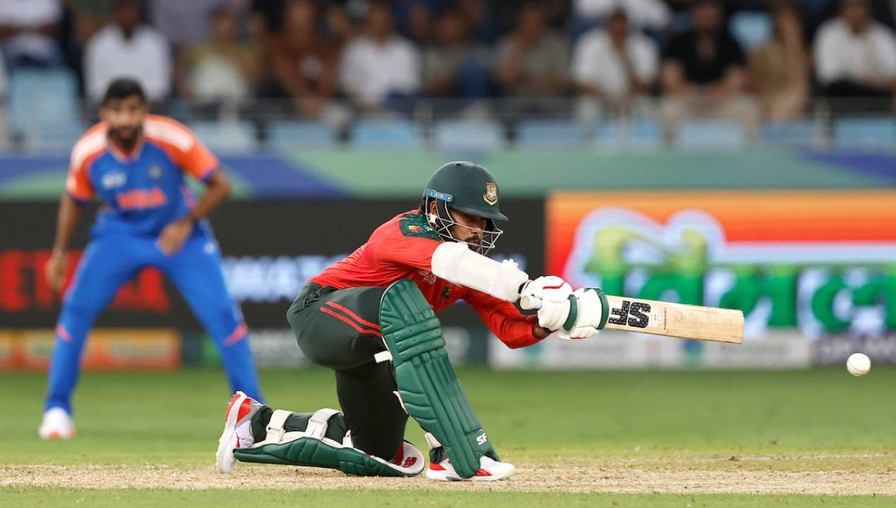 बीसीसीआयने ऑगस्ट-सप्टेंबरमध्ये होणारा बांगलादेश दौरा तात्पुरता पुढे ढकलला आहे, असे इंडियन एक्सप्रेसने बीसीसीआयच्या सूत्रांचा हवाला देत वृत्त दिले आहे. बोर्ड आता या विषयावर भारत सरकारशी चर्चा करेल आणि त्यांच्या सल्ल्यानुसार पुढील निर्णय घेईल.(Photo: Asian Cricket)