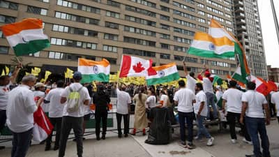 10 लाखाहून अधिक भारतीय विदेशात अडचणीत, मोठी खळबळ, नोकऱ्यांवर पाणी सोडून थेट..